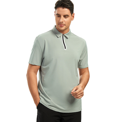 เสื้อโปโลกอล์ฟสีสันที่กําหนดเอง รีบแห้งเหมาะสม ชาย ชุดเรียบๆ พร้อมลายโลโก้
